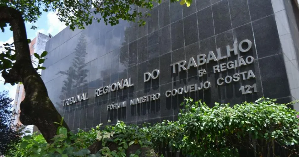 Auxiliar Administrativa da legítima laiana ganha indenização de R$ 15 Mil - Entenda o Caso